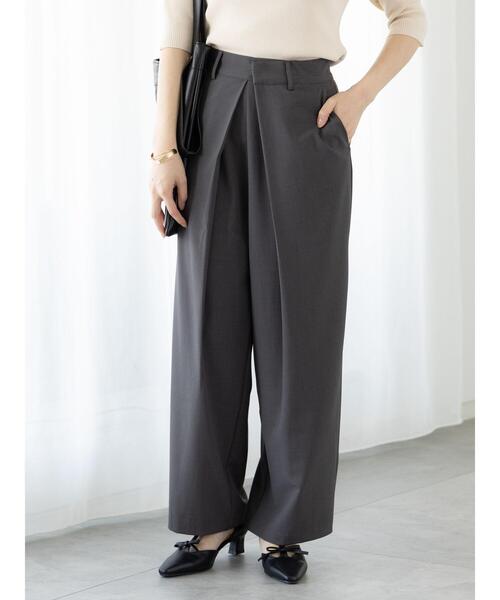 Te chichi TERRASSE（テチチテラス）の「フロントタックパンツ《2025spring catalog item》（その他パンツ・レディース・チャコールグレー/オフホワイト/ベージュ・F）」の3枚目の写真
