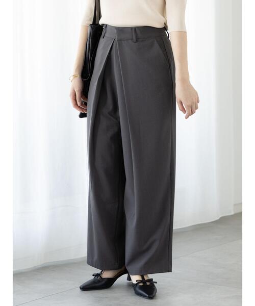 Te chichi TERRASSE（テチチテラス）の「フロントタックパンツ《2025spring catalog item》（その他パンツ・レディース・チャコールグレー/オフホワイト/ベージュ・F）」の6枚目の写真