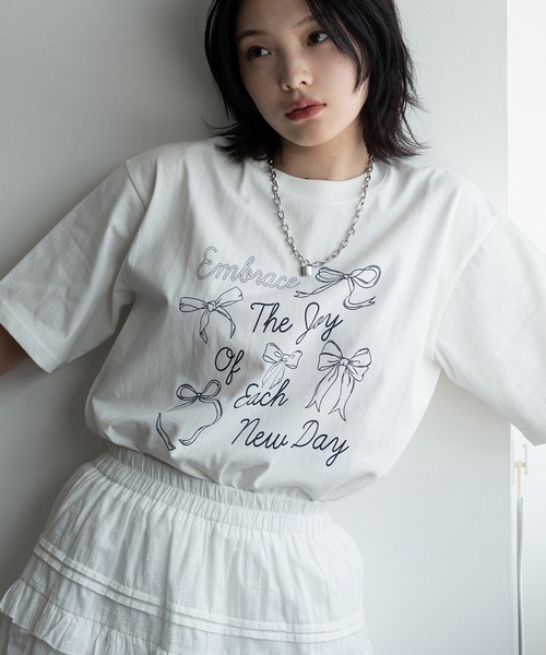 apres jour mignon(アプレジュールミニョン)の「アソートプリントT【ZOZOTOWN限定アイテム】(Tシャツ/カットソー・レディース・ホワイト系その他/ホワイト系その他3/ブラック/オフホワイト/ホワイト系その他4/ホワイト系その他2/ブラック系その他・フリー/X-LARGE)」の4枚目の写真