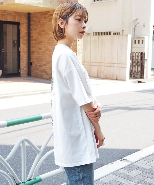 tiptop(ティップトップ)の「カラフルフラワーBIGTシャツ(Tシャツ/カットソー・レディース・スミクロ/オフホワイト/ホワイト系その他/ブラック系その他・FREE)」の9枚目の写真