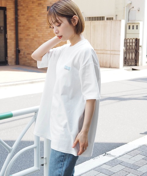 tiptop(ティップトップ)の「カラフルフラワーBIGTシャツ(Tシャツ/カットソー・レディース・スミクロ/オフホワイト/ホワイト系その他/ブラック系その他・FREE)」の10枚目の写真