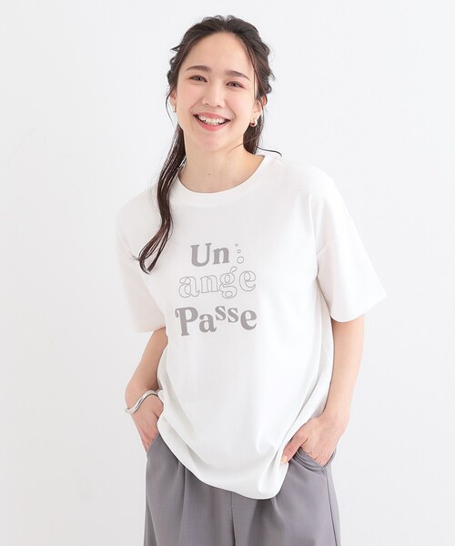 DRESKIP（ドレスキップ）の「【S-LL】大人のきれいめカジュアルに フロッキーロゴTシャツ（Tシャツ/カットソー・レディース・オフホワイト/チャコールグレー/ライトベージュ/ベビーピンク・01/02/03/04）」の10枚目の写真