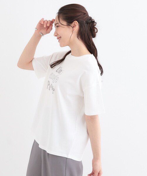 DRESKIP（ドレスキップ）の「【S-LL】大人のきれいめカジュアルに フロッキーロゴTシャツ（Tシャツ/カットソー・レディース・オフホワイト/チャコールグレー/ライトベージュ/ベビーピンク・01/02/03/04）」の11枚目の写真