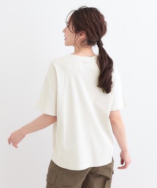 DRESKIP（ドレスキップ）の「【S-LL】大人のきれいめカジュアルに フロッキーロゴTシャツ（Tシャツ/カットソー・レディース・オフホワイト/チャコールグレー/ライトベージュ/ベビーピンク・01/02/03/04）」の15枚目の写真