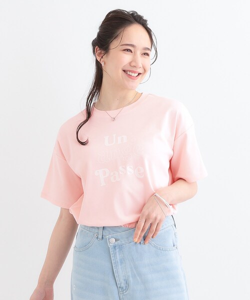 DRESKIP（ドレスキップ）の「【S-LL】大人のきれいめカジュアルに フロッキーロゴTシャツ（Tシャツ/カットソー・レディース・オフホワイト/チャコールグレー/ライトベージュ/ベビーピンク・01/02/03/04）」の18枚目の写真