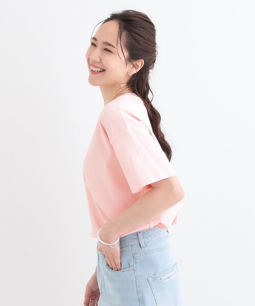 DRESKIP（ドレスキップ）の「【S-LL】大人のきれいめカジュアルに フロッキーロゴTシャツ（Tシャツ/カットソー・レディース・オフホワイト/チャコールグレー/ライトベージュ/ベビーピンク・01/02/03/04）」の19枚目の写真