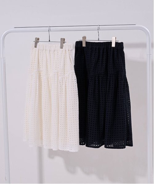 pom ponette junior(ポンポネットジュニア)の「【AMI】アイレットレースティアードスカート(スカート・キッズ・ブラック/オフホワイト・M:150cm/L:160cm)」の5枚目の写真