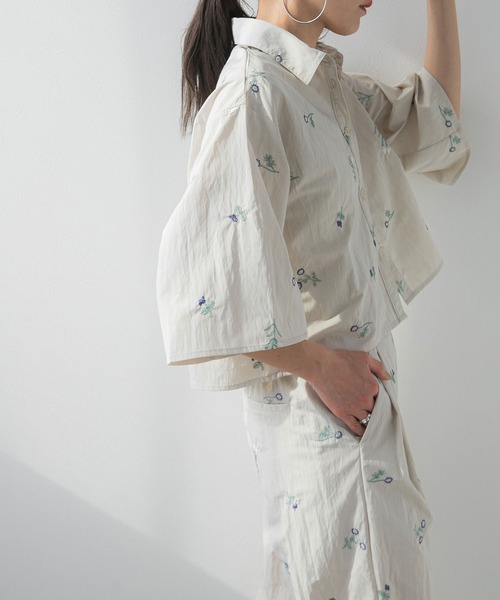 bohmal(ボマール)の「タフタ刺繍ハーフスリーブブラウス(シャツ/ブラウス・レディース・アイボリー/ブラック・MEDIUM)」の20枚目の写真