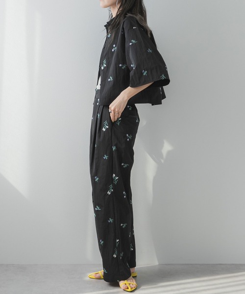 bohmal(ボマール)の「タフタ刺繍ハーフスリーブブラウス(シャツ/ブラウス・レディース・アイボリー/ブラック・MEDIUM)」の4枚目の写真