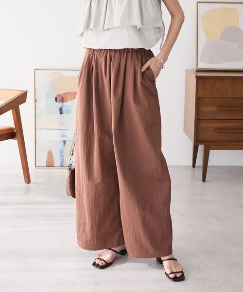 CRAFT STANDARD BOUTIQUE（クラフトスタンダードブティック）の「コクーンカラーナイロンパンツ（その他パンツ・レディース・チャコールグレー/ブラウン/アイボリー・FREE）」の4枚目の写真