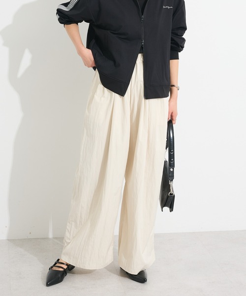 CRAFT STANDARD BOUTIQUE（クラフトスタンダードブティック）の「コクーンカラーナイロンパンツ（その他パンツ・レディース・チャコールグレー/ブラウン/アイボリー・FREE）」の2枚目の写真