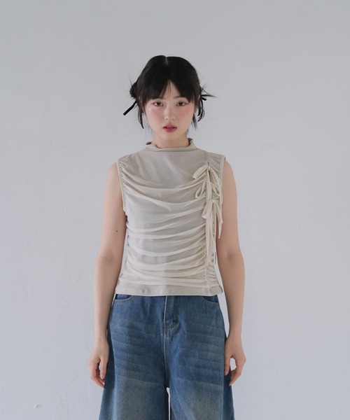 Uenui(ウニュイ)の「ギャザー ノースリーブ トップス カットソー ノースリーブトップス(タンクトップ・レディース・ホワイト/ブラック・FREE)」の4枚目の写真