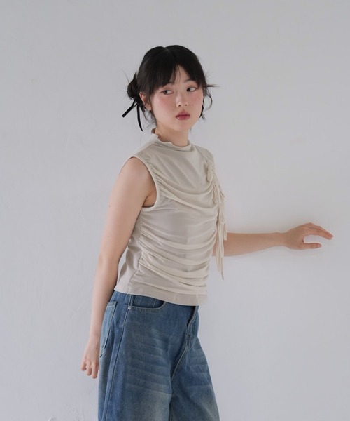 Uenui(ウニュイ)の「ギャザー ノースリーブ トップス カットソー ノースリーブトップス(タンクトップ・レディース・ホワイト/ブラック・FREE)」の3枚目の写真