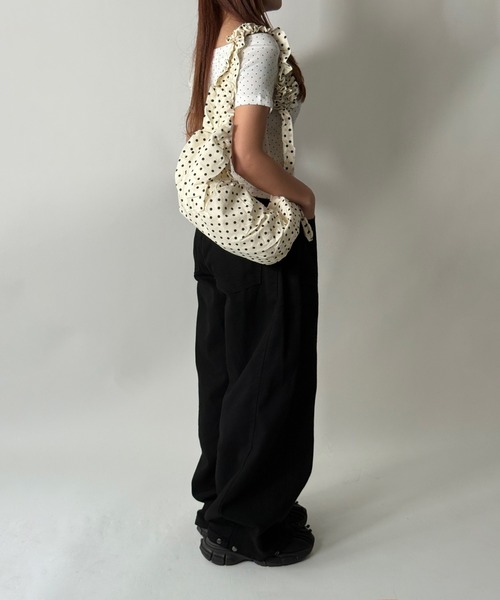 by muni:r（バイ ムニール）の「【着用動画あり・2色・2サイズ展開】サイドスリットスナップパンツ（その他パンツ・レディース・ブラック/ベージュ・SMALL/MEDIUM）」の12枚目の写真