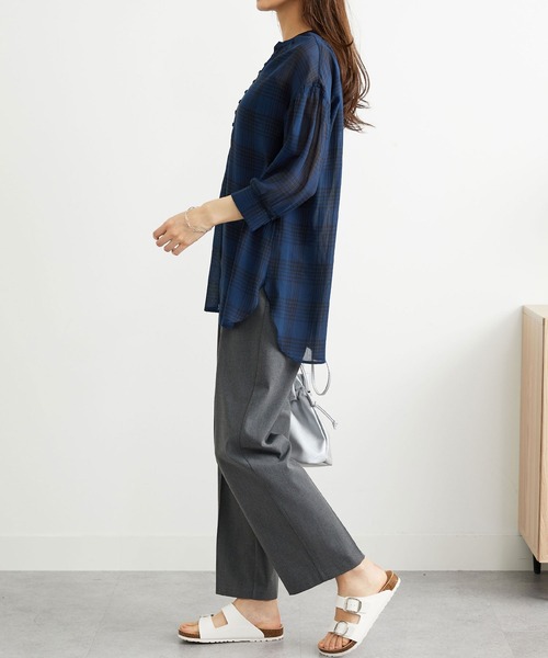 BELLUNA PLUS（ベルーナ）の「シャリ感シアー素材多ボタンチュニック（チュニック・レディース・ブラック系その他/ブルー系その他/ホワイト系その他・MEDIUM/LARGE/X-LARGE）」の4枚目の写真