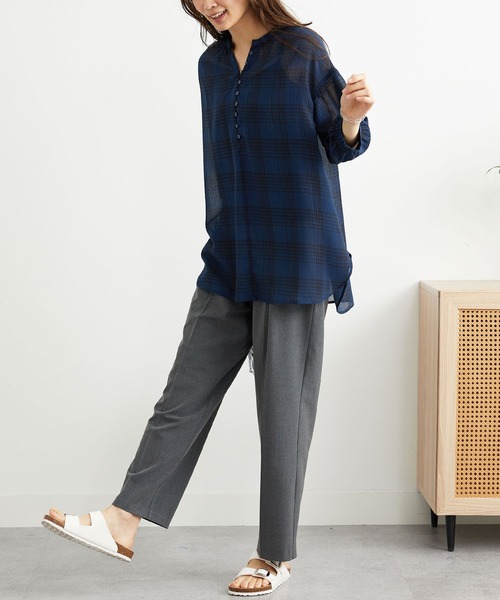 BELLUNA PLUS（ベルーナ）の「シャリ感シアー素材多ボタンチュニック（チュニック・レディース・ブラック系その他/ブルー系その他/ホワイト系その他・MEDIUM/LARGE/X-LARGE）」の5枚目の写真