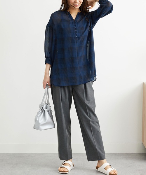 BELLUNA PLUS（ベルーナ）の「シャリ感シアー素材多ボタンチュニック（チュニック・レディース・ブラック系その他/ブルー系その他/ホワイト系その他・MEDIUM/LARGE/X-LARGE）」の6枚目の写真