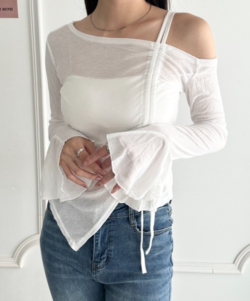 wears(ウェアーズ)の「ワンオフショルダー サイドギャザー袖フリルトップス(Tシャツ/カットソー・レディース・グレー/ブラック/ホワイト・FREE)」の6枚目の写真