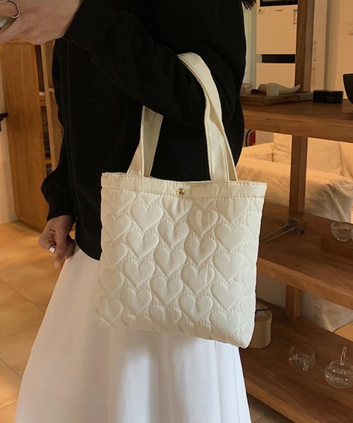 VIBGYOR(ヴィブジョー)の「Liaa/ ハートキルティングバッグA18186(トートバッグ・レディース・ブラック/ピンク/ホワイト・FREE)」の5枚目の写真