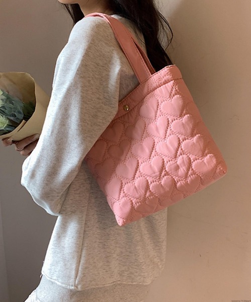 VIBGYOR(ヴィブジョー)の「Liaa/ ハートキルティングバッグA18186(トートバッグ・レディース・ブラック/ピンク/ホワイト・FREE)」の6枚目の写真