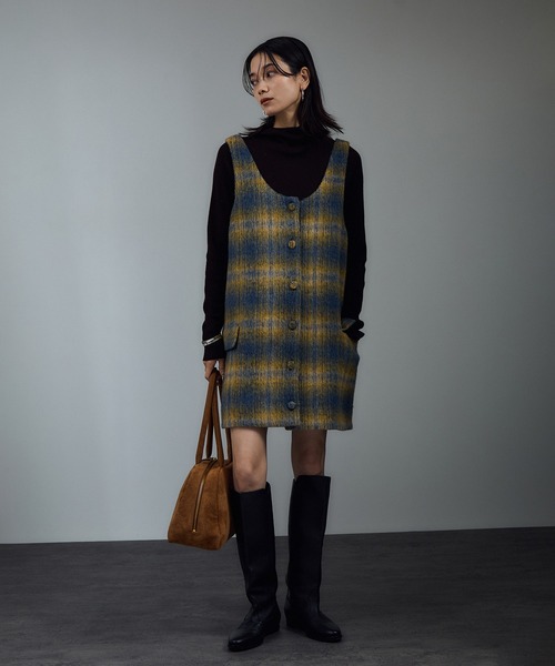 SALON adam et rope'(サロン アダム エ ロペ)の「BALLIシャギーミニジャンパースカート(ジャンパースカート・レディース・グレー系その他/イエロー系その他・FREE)」の2枚目の写真