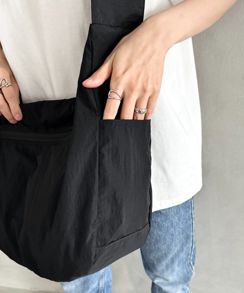 未使用 THE NORTH FACE ブラックショルダーバッグ A4対応 THE NORTH FACE（ザ ノースフェイス） ショルダーバッグ バッグ 国内未