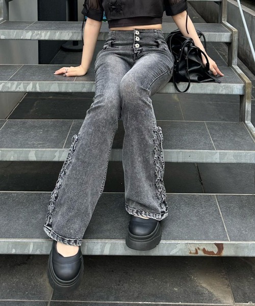 Another Branch olive des olive(アナザーブランチオリーブデオリーブ)の「サイドレースUPセミフレアデニム(デニムパンツ・レディース・ブラック/ケミカルウォッシュ/インディゴブルー/その他・MEDIUM/SMALL)」の3枚目の写真
