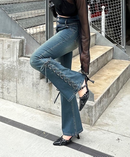 Another Branch olive des olive(アナザーブランチオリーブデオリーブ)の「サイドレースUPセミフレアデニム(デニムパンツ・レディース・ブラック/ケミカルウォッシュ/インディゴブルー/その他・MEDIUM/SMALL)」の4枚目の写真