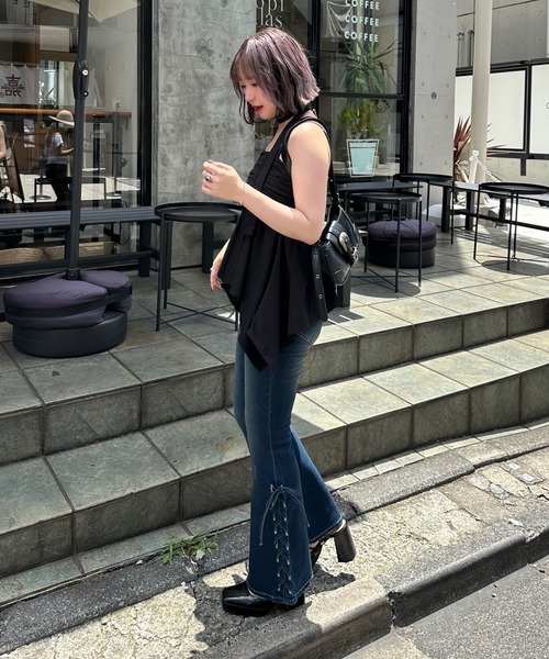 Another Branch olive des olive(アナザーブランチオリーブデオリーブ)の「サイドレースUPセミフレアデニム(デニムパンツ・レディース・ブラック/ケミカルウォッシュ/インディゴブルー/その他・MEDIUM/SMALL)」の6枚目の写真