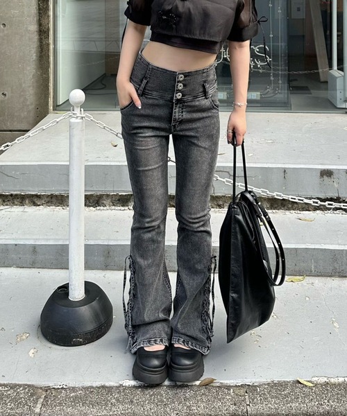 Another Branch olive des olive(アナザーブランチオリーブデオリーブ)の「サイドレースUPセミフレアデニム(デニムパンツ・レディース・ブラック/ケミカルウォッシュ/インディゴブルー/その他・MEDIUM/SMALL)」の16枚目の写真
