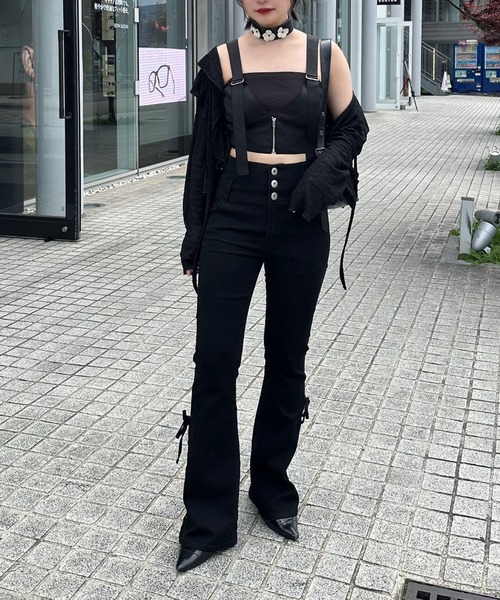 Another Branch olive des olive(アナザーブランチオリーブデオリーブ)の「サイドレースUPセミフレアデニム(デニムパンツ・レディース・ブラック/ケミカルウォッシュ/インディゴブルー/その他・MEDIUM/SMALL)」の11枚目の写真