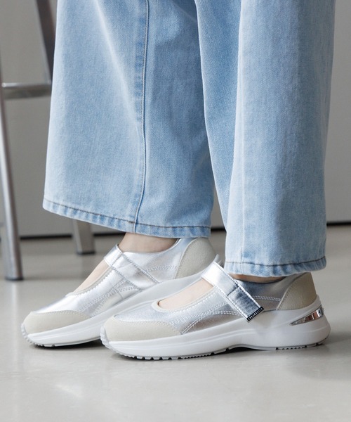 HIMIKO(ヒミコ)の「【HIMIKO】【25AW】メリージェーンスニーカーサンダル/657301(バレエシューズ・レディース・シルバー/ブラック・22.5cm/23.5cm/24.0cm/25.0cm/25.5cm/23.0cm/24.5cm)」の1枚目の写真