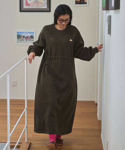 MONO-MART(モノマート)の「KELTY/ケルティ 別注 ダブルロゴ刺繍 ウエストドローコード ストレッチスウェットワンピース(ワンピース・レディース・アイボリー/ネイビー/オートミール/ダークブラウン/ブラック・FREE)」の4枚目の写真