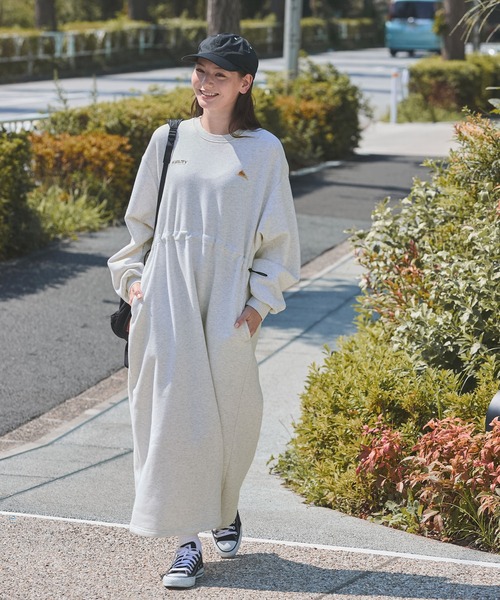 MONO-MART(モノマート)の「KELTY/ケルティ 別注 ダブルロゴ刺繍 ウエストドローコード ストレッチスウェットワンピース(ワンピース・レディース・アイボリー/ネイビー/オートミール/ダークブラウン/ブラック・FREE)」の16枚目の写真