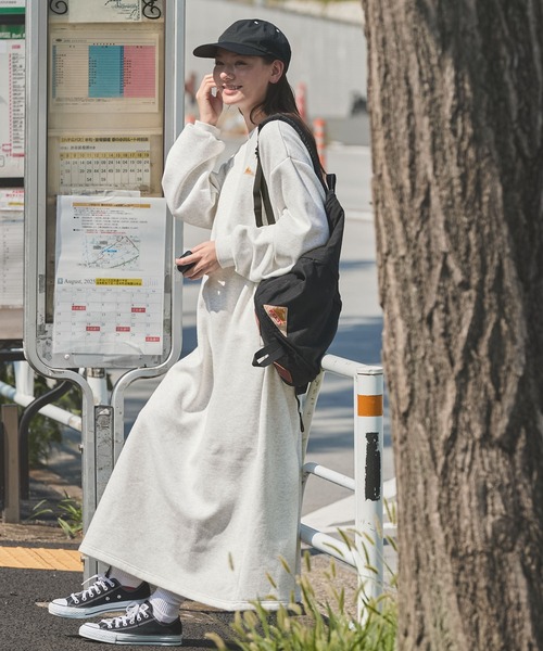 MONO-MART(モノマート)の「KELTY/ケルティ 別注 ダブルロゴ刺繍 ウエストドローコード ストレッチスウェットワンピース(ワンピース・レディース・アイボリー/ネイビー/オートミール/ダークブラウン/ブラック・FREE)」の18枚目の写真