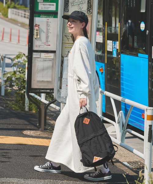 MONO-MART(モノマート)の「KELTY/ケルティ 別注 ダブルロゴ刺繍 ウエストドローコード ストレッチスウェットワンピース(ワンピース・レディース・アイボリー/ネイビー/オートミール/ダークブラウン/ブラック・FREE)」の20枚目の写真