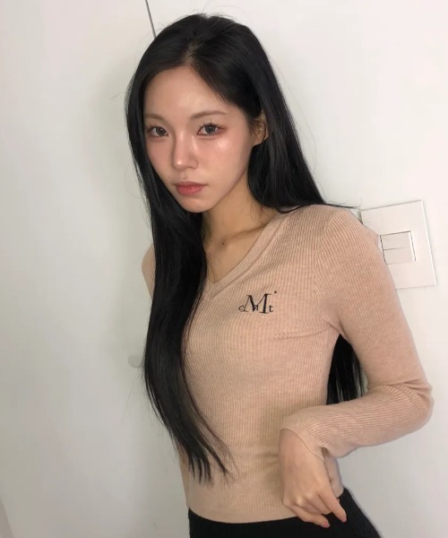 MUCENT（ムセント）の「◇MUCENT◇ブランド直輸入正規品/春も着れる！ジャンニ Vネック クロップド リブ編み ニット GIANNI V-NECK CROP RIB KNIT（ニット/セーター・レディース・グレー/アイボリー/ブラック/チャコール/ベージュ/ネイビー・FREE）」の5枚目の写真