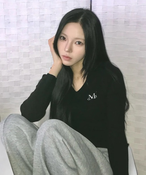 MUCENT（ムセント）の「◇MUCENT◇ブランド直輸入正規品/春も着れる！ジャンニ Vネック クロップド リブ編み ニット GIANNI V-NECK CROP RIB KNIT（ニット/セーター・レディース・グレー/アイボリー/ブラック/チャコール/ベージュ/ネイビー・FREE）」の21枚目の写真