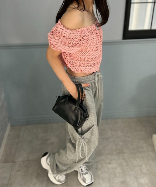 mebole(メボレ)の「Summer Breeze Off-Shoulder(Tシャツ/カットソー・レディース・ピンク/ホワイト・FREE)」の4枚目の写真