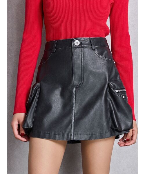 GYDA（ジェイダ）の「URBAN EDGEフェイクレザーユーティリティースカートライクショートパンツ（スカート・レディース・レッド/ブラウン/ブラック・FREE）」の2枚目の写真