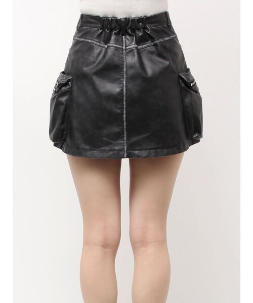 GYDA（ジェイダ）の「URBAN EDGEフェイクレザーユーティリティースカートライクショートパンツ（スカート・レディース・レッド/ブラウン/ブラック・FREE）」の13枚目の写真