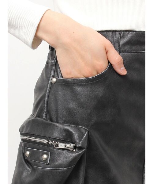 GYDA（ジェイダ）の「URBAN EDGEフェイクレザーユーティリティースカートライクショートパンツ（スカート・レディース・レッド/ブラウン/ブラック・FREE）」の15枚目の写真
