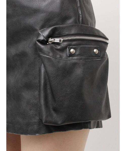 GYDA（ジェイダ）の「URBAN EDGEフェイクレザーユーティリティースカートライクショートパンツ（スカート・レディース・レッド/ブラウン/ブラック・FREE）」の10枚目の写真