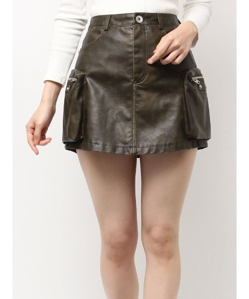 GYDA（ジェイダ）の「URBAN EDGEフェイクレザーユーティリティースカートライクショートパンツ（スカート・レディース・レッド/ブラウン/ブラック・FREE）」の3枚目の写真