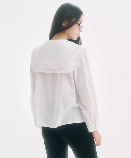 FEKETE（フェケテ）の「frilled big collar blouse / フリルビッグカラーシャツブラウス（シャツ/ブラウス・レディース・アイボリー・SMALL/MEDIUM/LARGE）」の3枚目の写真
