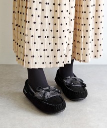 Minnetonka｜ミネトンカのモカシン/デッキシューズ（ブラック/黒色系