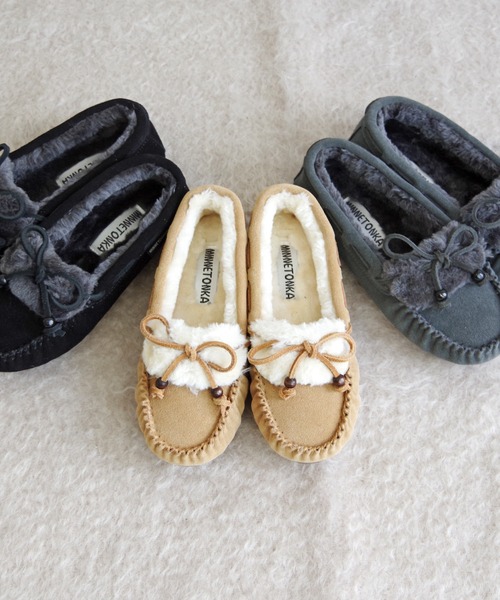 Minnetonka（ミネトンカ）の「MINNETONKA（ミネトンカ） / ウッドビーズ 本革 スエード ボアモカシンシューズ KYRA SLIPPER（モカシン/デッキシューズ・レディース・チャコールグレー/ブラック/ベージュ・8/7/6/9/5）」の5枚目の写真