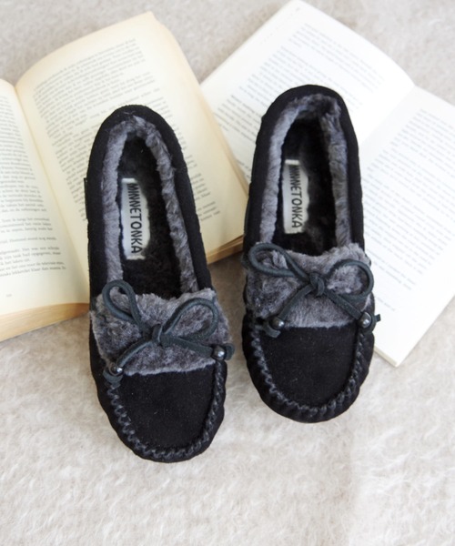 Minnetonka（ミネトンカ）の「MINNETONKA（ミネトンカ） / ウッドビーズ 本革 スエード ボアモカシンシューズ KYRA SLIPPER（モカシン/デッキシューズ・レディース・チャコールグレー/ブラック/ベージュ・8/7/6/9/5）」の19枚目の写真