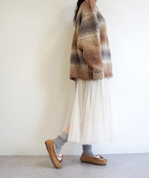 Minnetonka（ミネトンカ）の「MINNETONKA（ミネトンカ） / ウッドビーズ 本革 スエード ボアモカシンシューズ KYRA SLIPPER（モカシン/デッキシューズ・レディース・チャコールグレー/ブラック/ベージュ・8/7/6/9/5）」の21枚目の写真