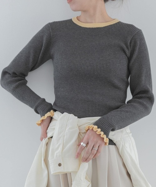 URBAN RESEARCH Sonny Label（アーバンリサーチサニーレーベル）の「『洗濯可』袖口フリルクルーネックプルオーバー（ニット/セーター・レディース・ブラウン/ネイビー/グレー/ホワイト×グレー・FREE）」の3枚目の写真